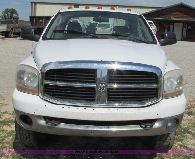 image for item L5261 2006 Dodge Ram 2500 Quad Cab pickup truck