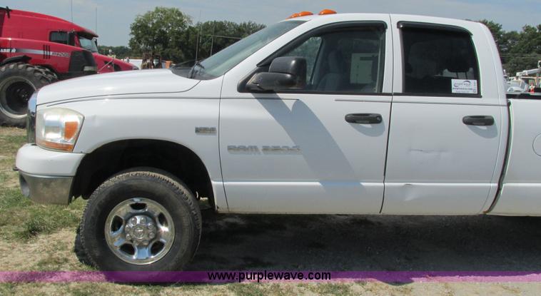 image for item L5261 2006 Dodge Ram 2500 Quad Cab pickup truck