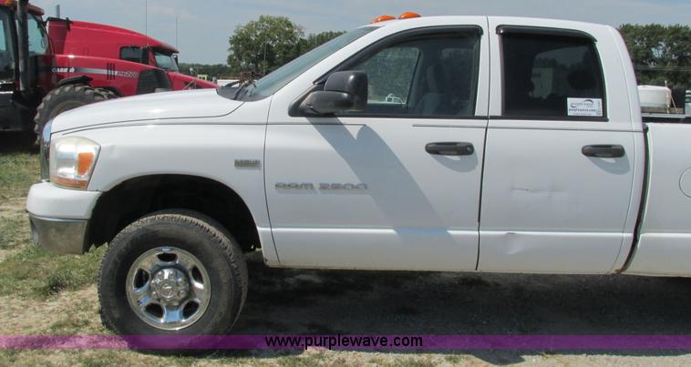 image for item L5261 2006 Dodge Ram 2500 Quad Cab pickup truck