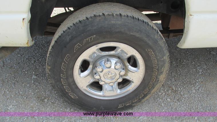 image for item L5261 2006 Dodge Ram 2500 Quad Cab pickup truck