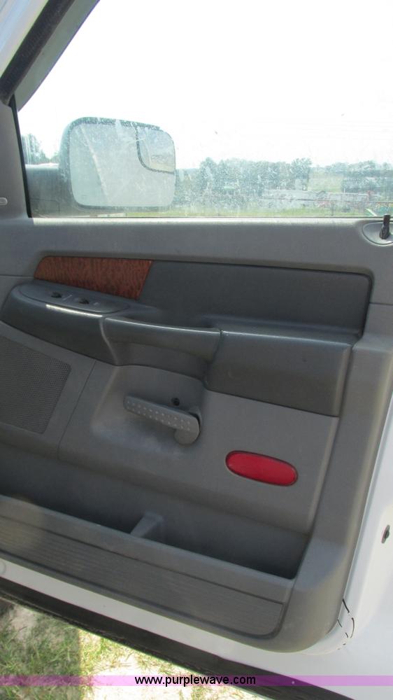 image for item L5261 2006 Dodge Ram 2500 Quad Cab pickup truck