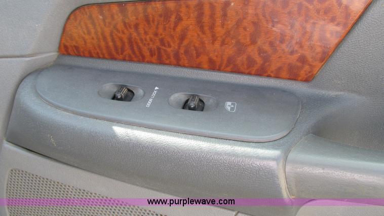 image for item L5261 2006 Dodge Ram 2500 Quad Cab pickup truck