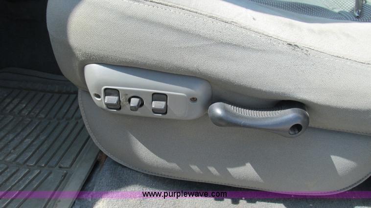 image for item L5261 2006 Dodge Ram 2500 Quad Cab pickup truck