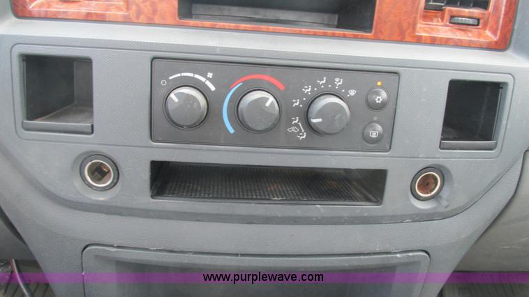 image for item L5261 2006 Dodge Ram 2500 Quad Cab pickup truck