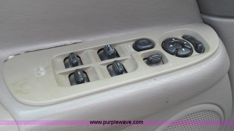 image for item L5262 2003 Dodge Ram 2500 Quad Cab pickup truck