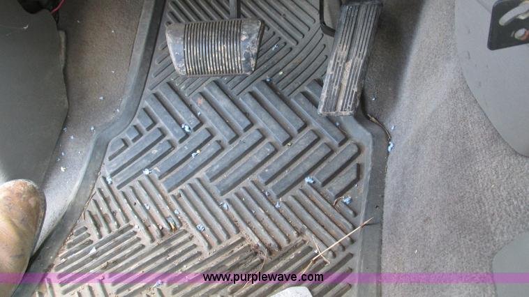 image for item L5262 2003 Dodge Ram 2500 Quad Cab pickup truck