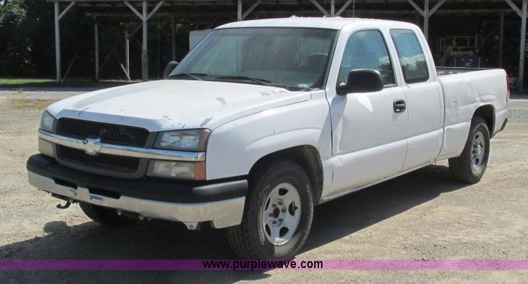 image for item L5297 2004 Chevrolet Silverado 1500 Ext. Cab pickup truck