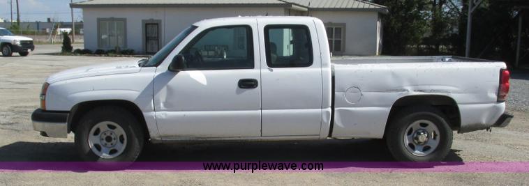 image for item L5297 2004 Chevrolet Silverado 1500 Ext. Cab pickup truck