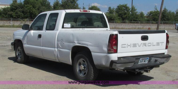 image for item L5297 2004 Chevrolet Silverado 1500 Ext. Cab pickup truck