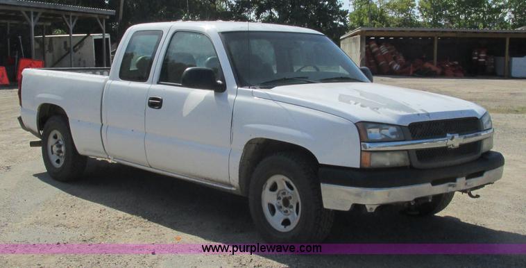 image for item L5297 2004 Chevrolet Silverado 1500 Ext. Cab pickup truck