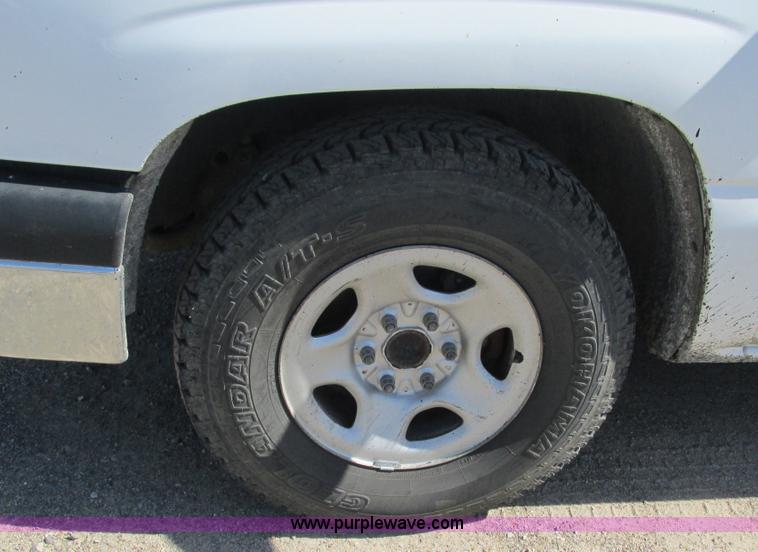 image for item L5297 2004 Chevrolet Silverado 1500 Ext. Cab pickup truck