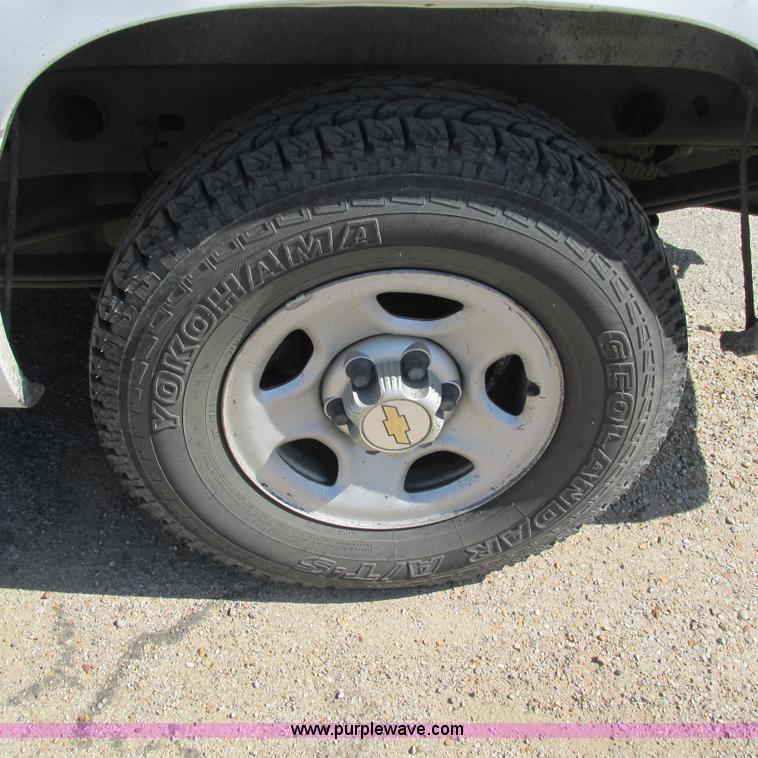 image for item L5297 2004 Chevrolet Silverado 1500 Ext. Cab pickup truck