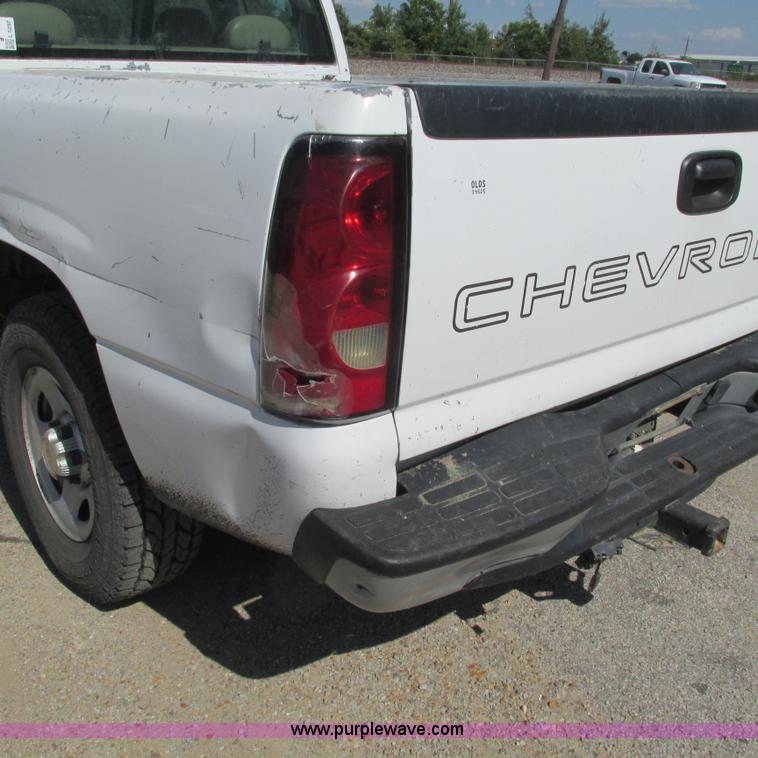 image for item L5297 2004 Chevrolet Silverado 1500 Ext. Cab pickup truck