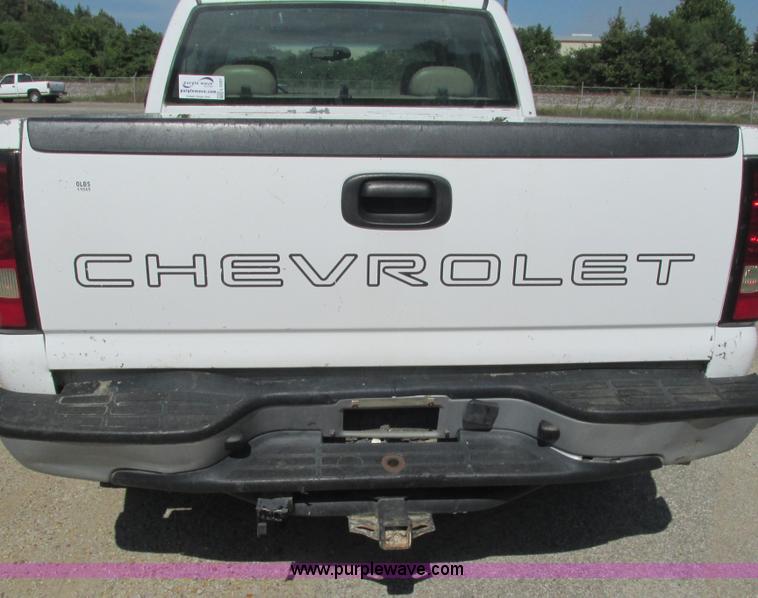 image for item L5297 2004 Chevrolet Silverado 1500 Ext. Cab pickup truck