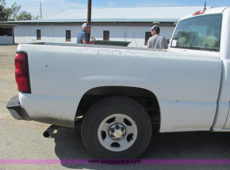 image for item L5297 2004 Chevrolet Silverado 1500 Ext. Cab pickup truck