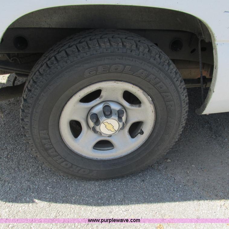 image for item L5297 2004 Chevrolet Silverado 1500 Ext. Cab pickup truck