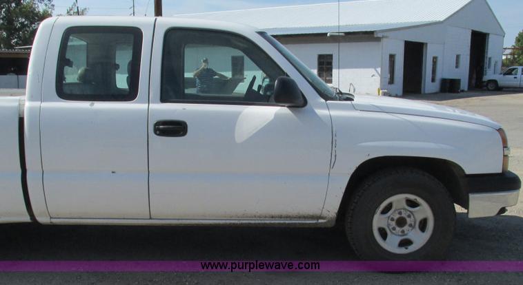 image for item L5297 2004 Chevrolet Silverado 1500 Ext. Cab pickup truck