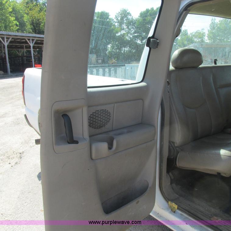 image for item L5297 2004 Chevrolet Silverado 1500 Ext. Cab pickup truck