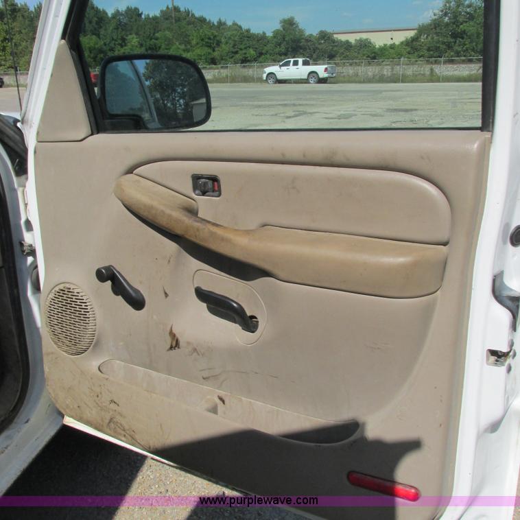 image for item L5297 2004 Chevrolet Silverado 1500 Ext. Cab pickup truck