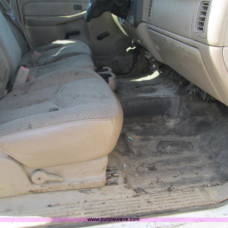 image for item L5297 2004 Chevrolet Silverado 1500 Ext. Cab pickup truck