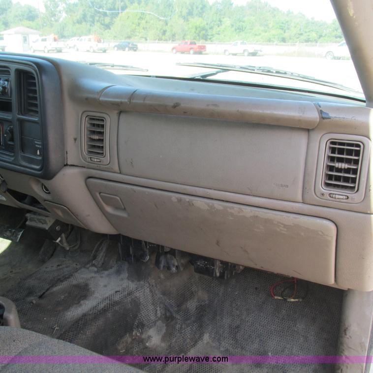 image for item L5297 2004 Chevrolet Silverado 1500 Ext. Cab pickup truck