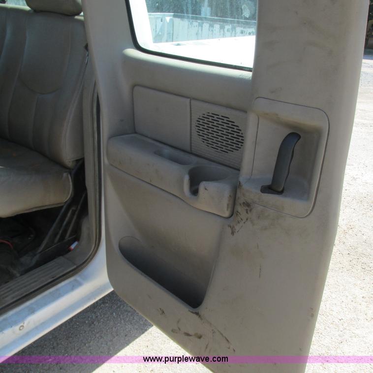 image for item L5297 2004 Chevrolet Silverado 1500 Ext. Cab pickup truck