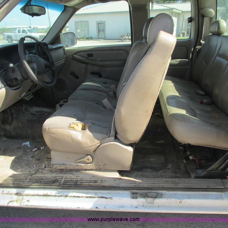 image for item L5297 2004 Chevrolet Silverado 1500 Ext. Cab pickup truck