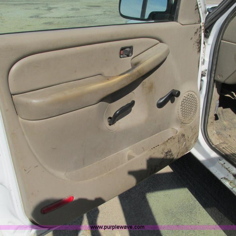 image for item L5297 2004 Chevrolet Silverado 1500 Ext. Cab pickup truck