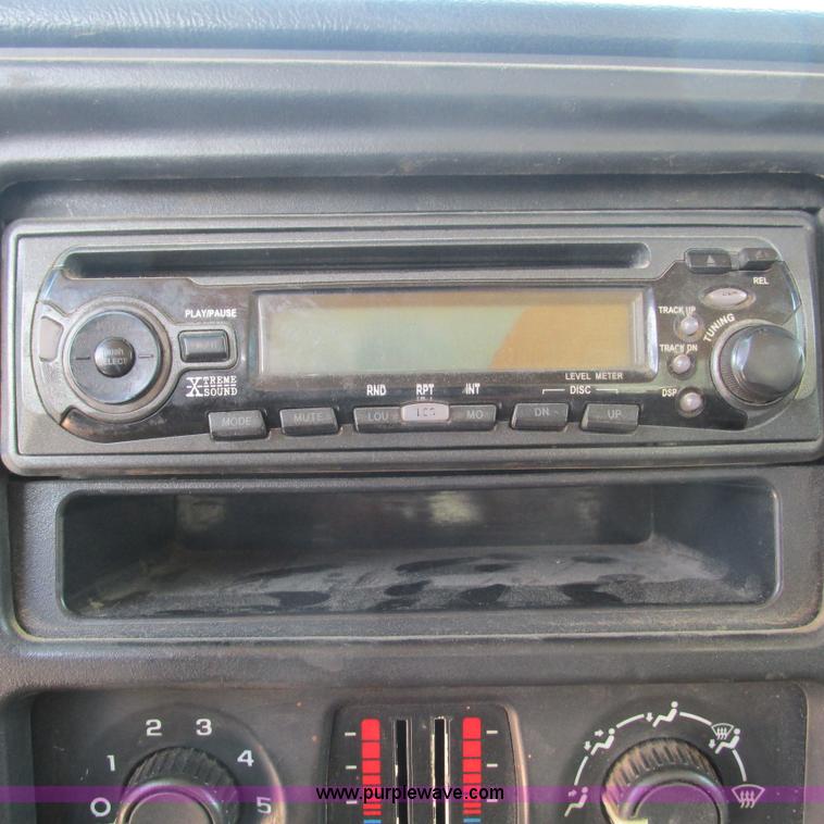 image for item L5297 2004 Chevrolet Silverado 1500 Ext. Cab pickup truck