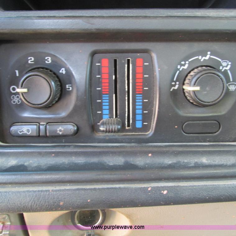 image for item L5297 2004 Chevrolet Silverado 1500 Ext. Cab pickup truck