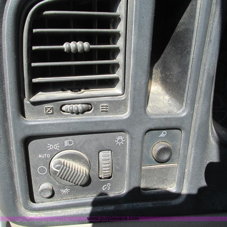 image for item L5297 2004 Chevrolet Silverado 1500 Ext. Cab pickup truck