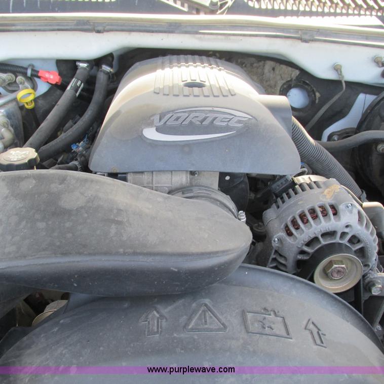 image for item L5297 2004 Chevrolet Silverado 1500 Ext. Cab pickup truck