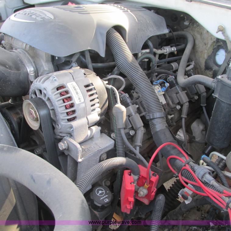 image for item L5297 2004 Chevrolet Silverado 1500 Ext. Cab pickup truck