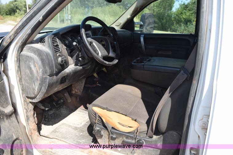 image for item L5977 2012 Chevrolet Silverado 2500HD Crew Cab pickup truck