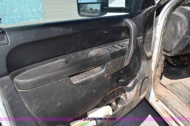 image for item L5977 2012 Chevrolet Silverado 2500HD Crew Cab pickup truck