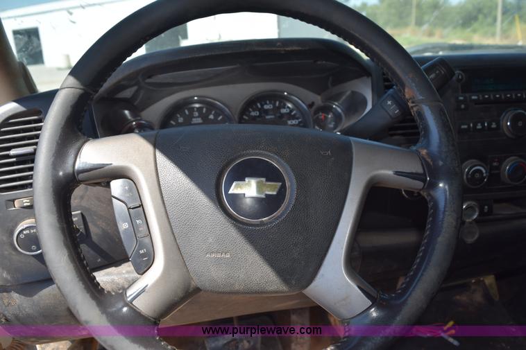 image for item L5977 2012 Chevrolet Silverado 2500HD Crew Cab pickup truck