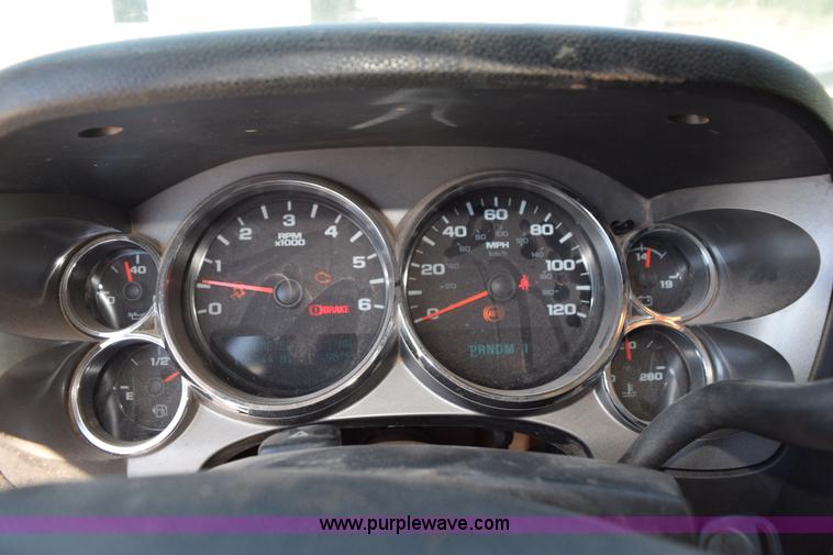 image for item L5977 2012 Chevrolet Silverado 2500HD Crew Cab pickup truck