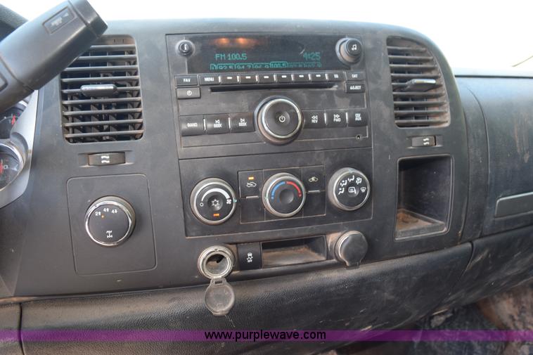 image for item L5977 2012 Chevrolet Silverado 2500HD Crew Cab pickup truck