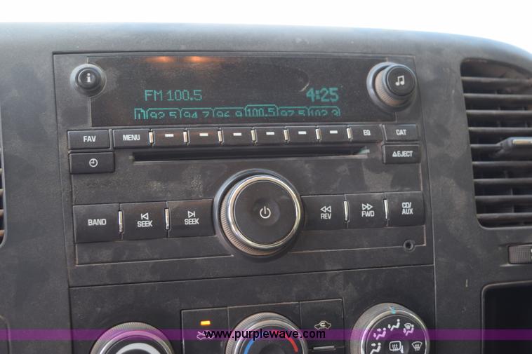 image for item L5977 2012 Chevrolet Silverado 2500HD Crew Cab pickup truck