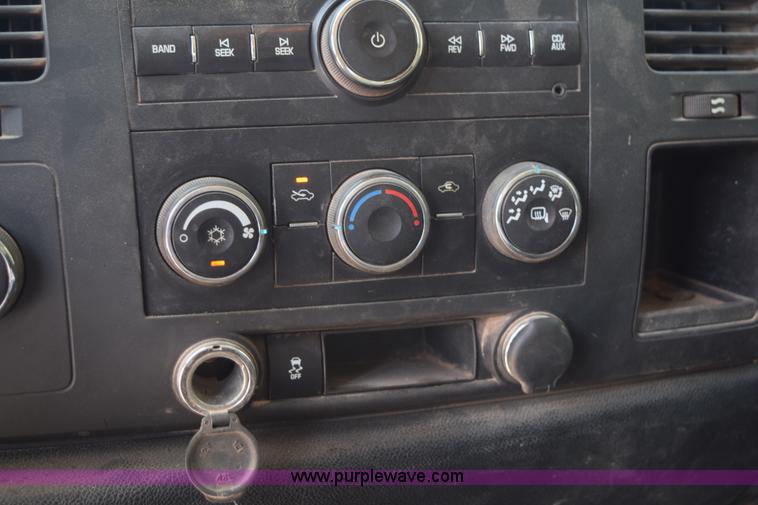 image for item L5977 2012 Chevrolet Silverado 2500HD Crew Cab pickup truck