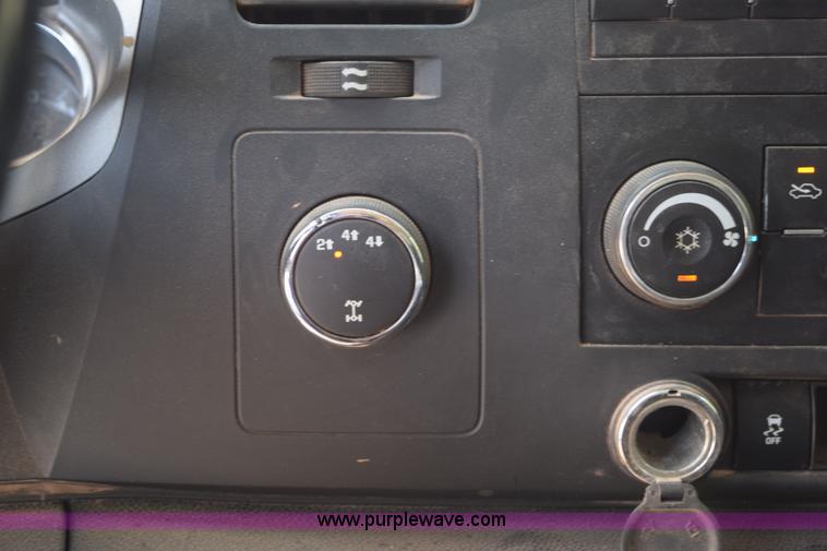 image for item L5977 2012 Chevrolet Silverado 2500HD Crew Cab pickup truck