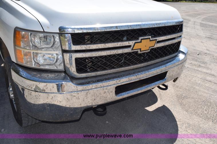 image for item L5977 2012 Chevrolet Silverado 2500HD Crew Cab pickup truck