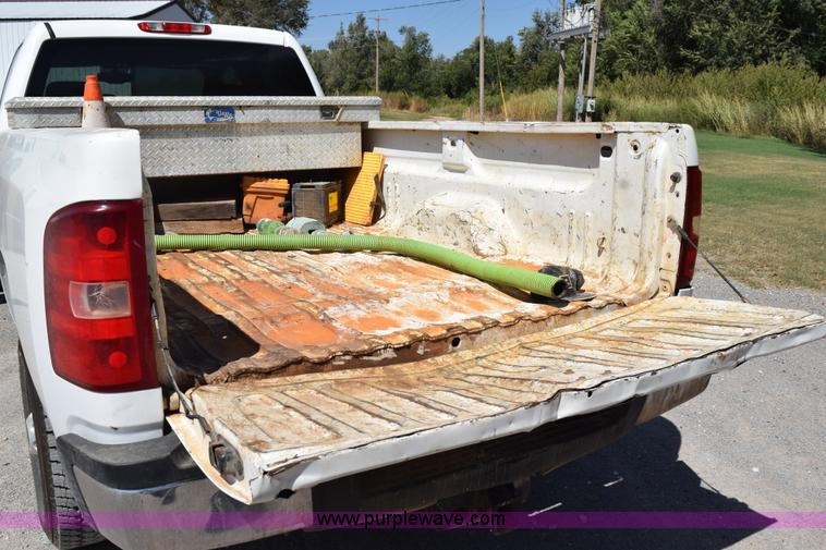 image for item L5977 2012 Chevrolet Silverado 2500HD Crew Cab pickup truck