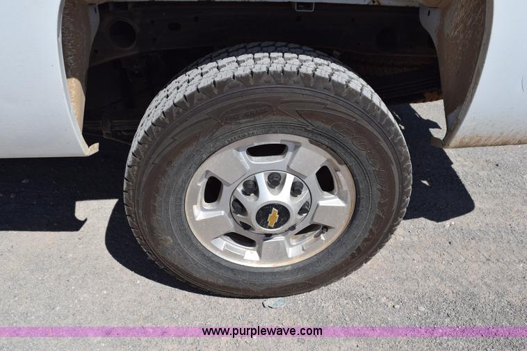 image for item L5977 2012 Chevrolet Silverado 2500HD Crew Cab pickup truck