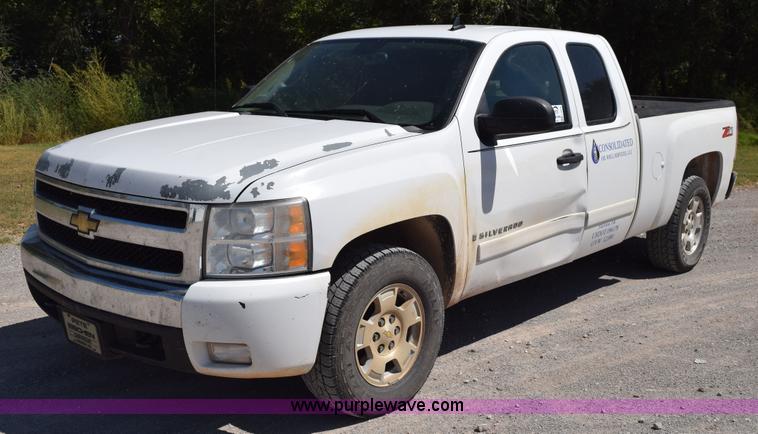 image for item L5978 2007 Chevrolet Silverado 1500 Ext. Cab pickup truck