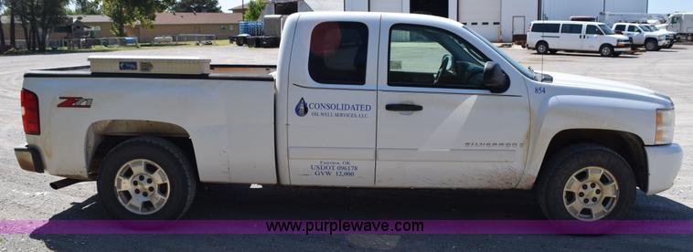 image for item L5978 2007 Chevrolet Silverado 1500 Ext. Cab pickup truck