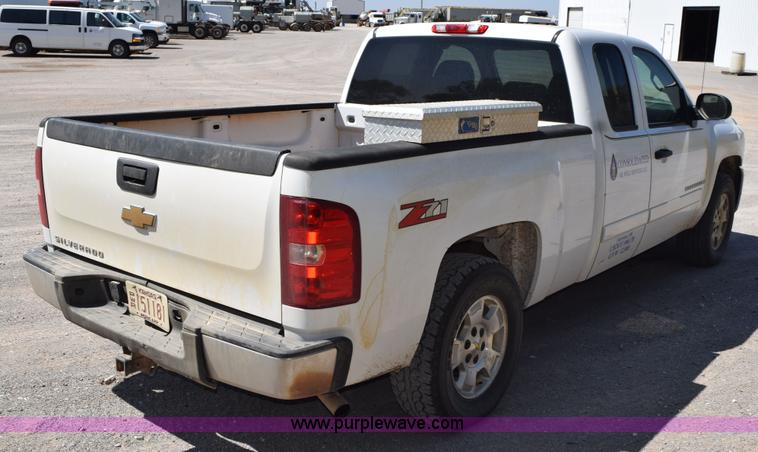 image for item L5978 2007 Chevrolet Silverado 1500 Ext. Cab pickup truck