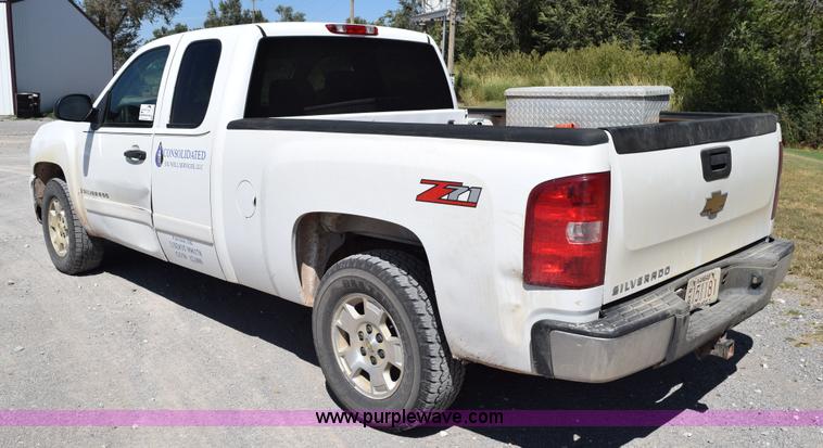image for item L5978 2007 Chevrolet Silverado 1500 Ext. Cab pickup truck