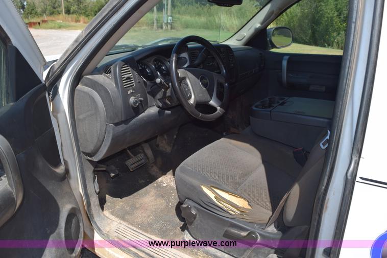 image for item L5978 2007 Chevrolet Silverado 1500 Ext. Cab pickup truck