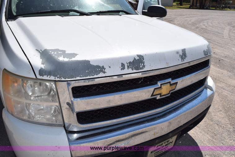image for item L5978 2007 Chevrolet Silverado 1500 Ext. Cab pickup truck